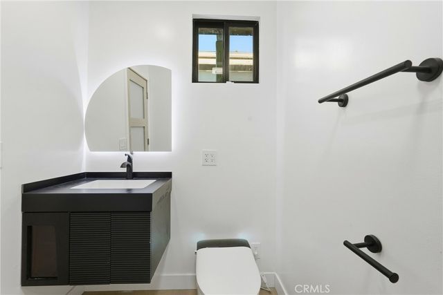 21407 Mulholland Drive, Woodland Hills, CA 91364