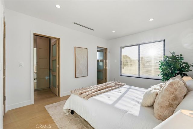 21407 Mulholland Drive, Woodland Hills, CA 91364