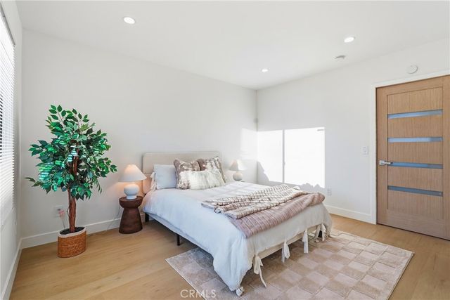 21407 Mulholland Drive, Woodland Hills, CA 91364