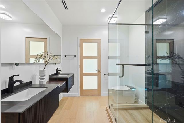 21407 Mulholland Drive, Woodland Hills, CA 91364