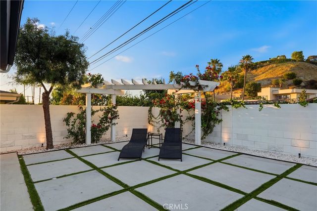 21407 Mulholland Drive, Woodland Hills, CA 91364