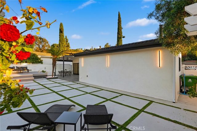 21407 Mulholland Drive, Woodland Hills, CA 91364