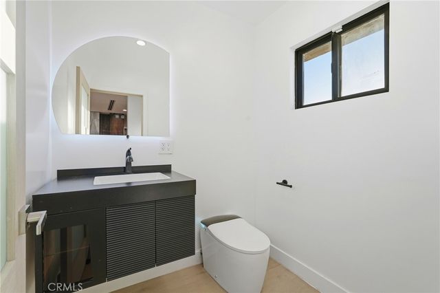 21407 Mulholland Drive, Woodland Hills, CA 91364