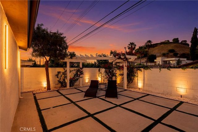 21407 Mulholland Drive, Woodland Hills, CA 91364
