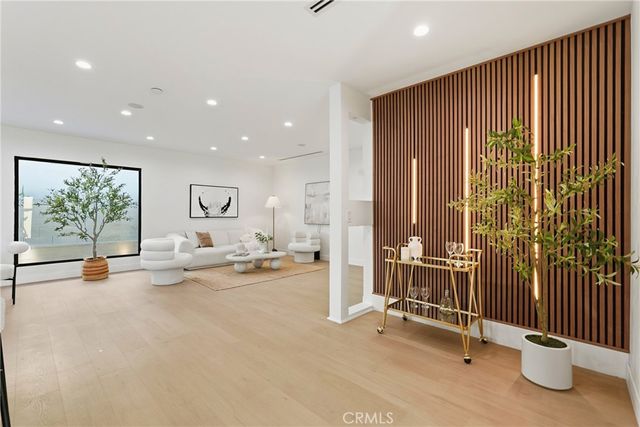 21407 Mulholland Drive, Woodland Hills, CA 91364