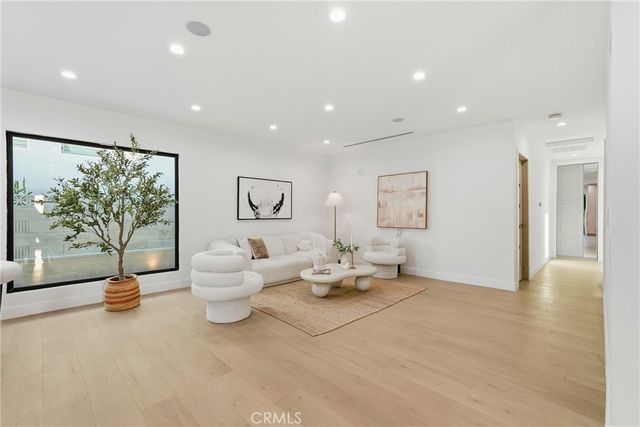 21407 Mulholland Drive, Woodland Hills, CA 91364