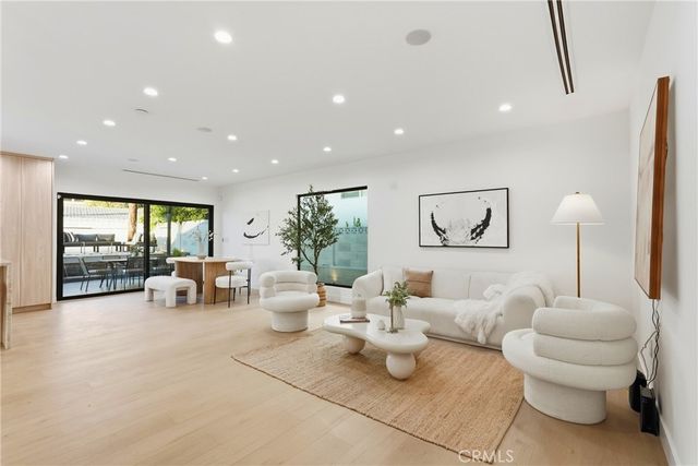 21407 Mulholland Drive, Woodland Hills, CA 91364