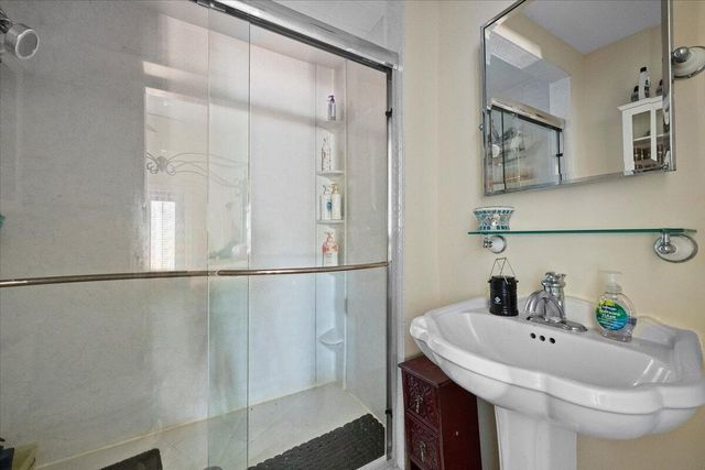 418 E Lakewood Road, West Palm Beach, FL 33405