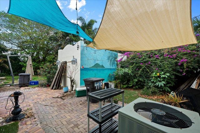 418 E Lakewood Road, West Palm Beach, FL 33405