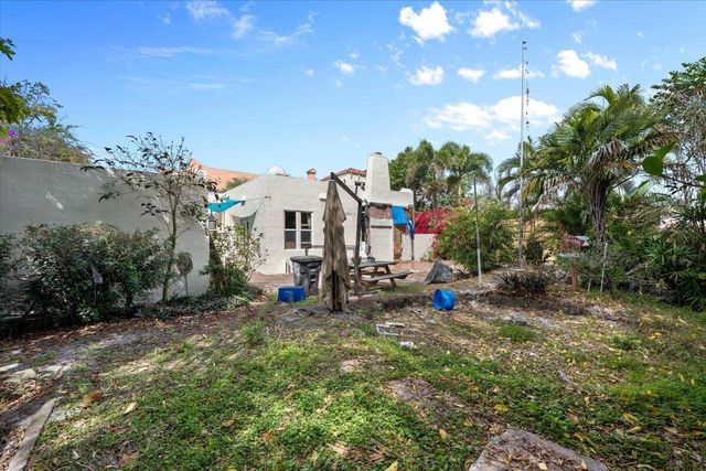 418 E Lakewood Road, West Palm Beach, FL 33405