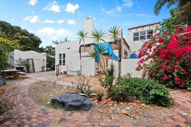 418 E Lakewood Road, West Palm Beach, FL 33405