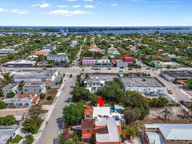 418 E Lakewood Road, West Palm Beach, FL 33405