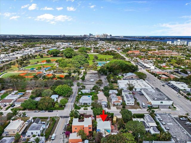 418 E Lakewood Road, West Palm Beach, FL 33405