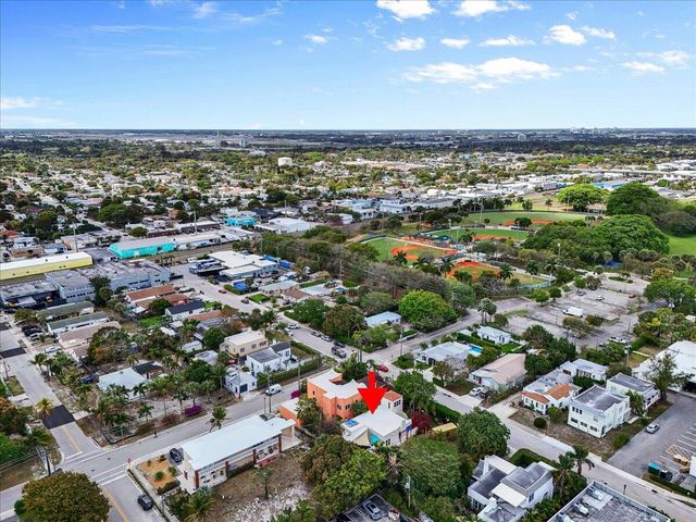 418 E Lakewood Road, West Palm Beach, FL 33405