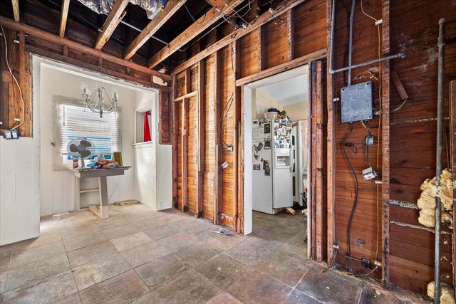 418 E Lakewood Road, West Palm Beach, FL 33405