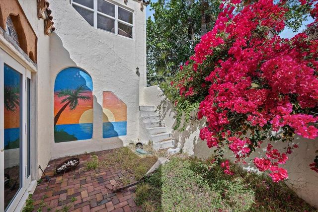 418 E Lakewood Road, West Palm Beach, FL 33405