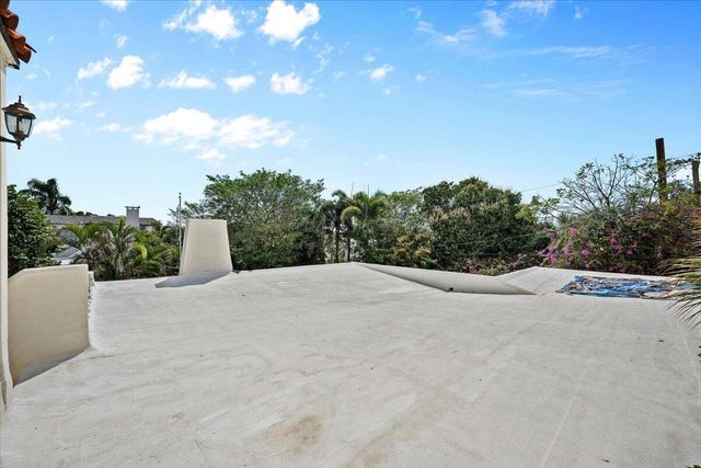 418 E Lakewood Road, West Palm Beach, FL 33405