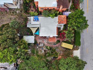 418 E Lakewood Road, West Palm Beach, FL 33405