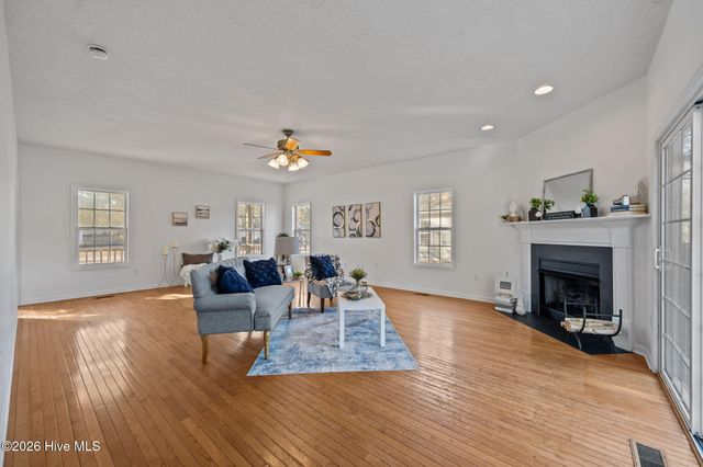 223 Everett Drive, Sneads Ferry, NC 28460