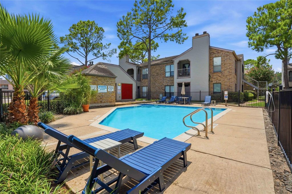 2025 Augusta Drive 804, Houston, TX 77057
