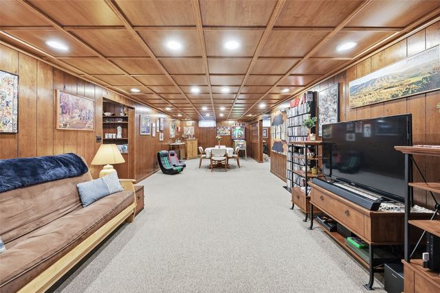 2461 Teresa Dr SW, Cedar Rapids, IA 52404