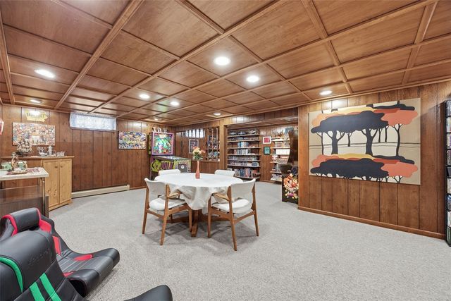 2461 Teresa Dr SW, Cedar Rapids, IA 52404