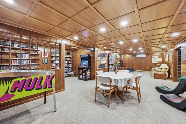 2461 Teresa Dr SW, Cedar Rapids, IA 52404