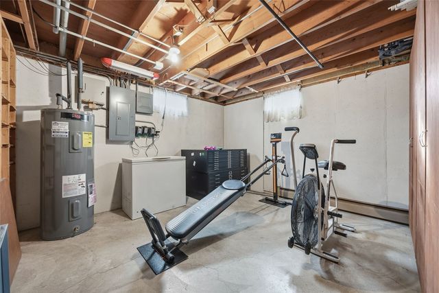 2461 Teresa Dr SW, Cedar Rapids, IA 52404