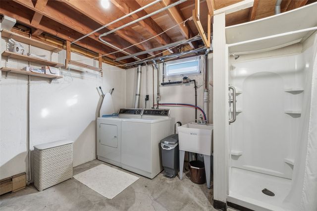 2461 Teresa Dr SW, Cedar Rapids, IA 52404