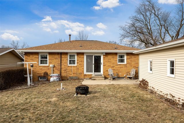 2461 Teresa Dr SW, Cedar Rapids, IA 52404