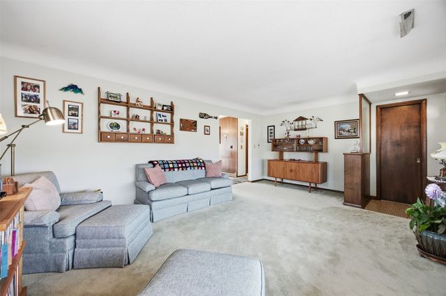 2461 Teresa Dr SW, Cedar Rapids, IA 52404