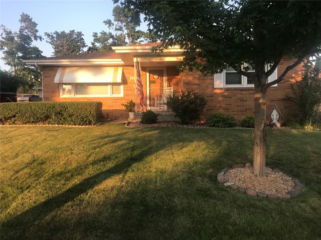 2461 Teresa Dr SW, Cedar Rapids, IA 52404