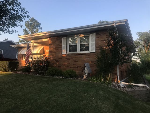 2461 Teresa Dr SW, Cedar Rapids, IA 52404