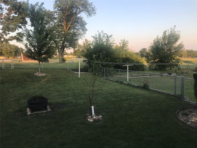 2461 Teresa Dr SW, Cedar Rapids, IA 52404