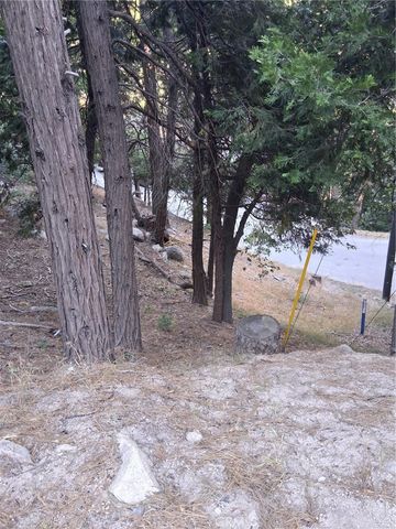 6 Finhaut Drive, Crestline, CA 92325