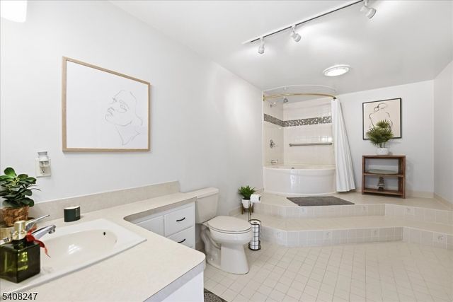 5 Flora Ave, Hopatcong Boro, NJ 07874