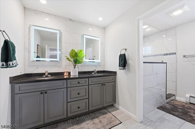 5 Flora Ave, Hopatcong Boro, NJ 07874