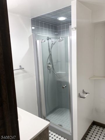 5 Flora Ave, Hopatcong Boro, NJ 07874