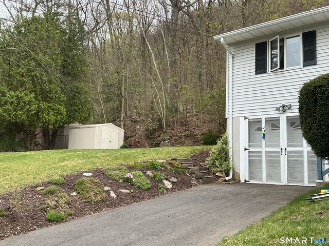 91 Beacon Manor Road, Naugatuck, CT 06770