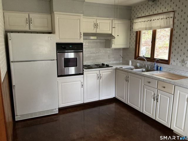 91 Beacon Manor Road, Naugatuck, CT 06770