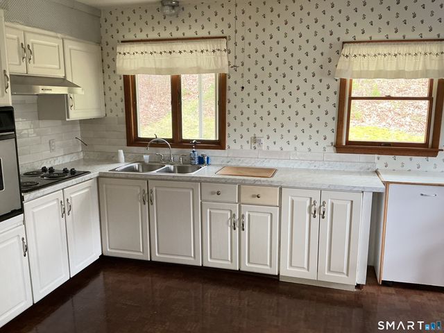 91 Beacon Manor Road, Naugatuck, CT 06770