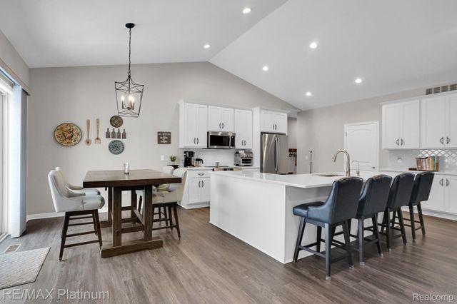 10029 Quarry Ridge Road, Springfield Charter Township, MI 48346