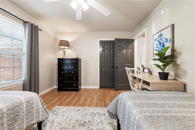 205-1 NE J Street, Bentonville, AR 72712