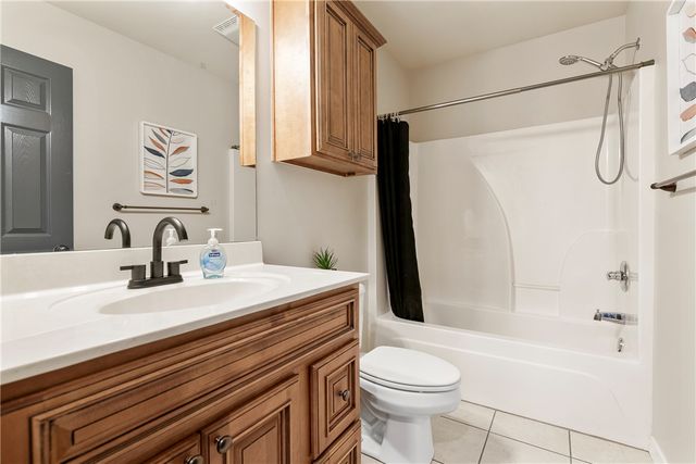 205-1 NE J Street, Bentonville, AR 72712