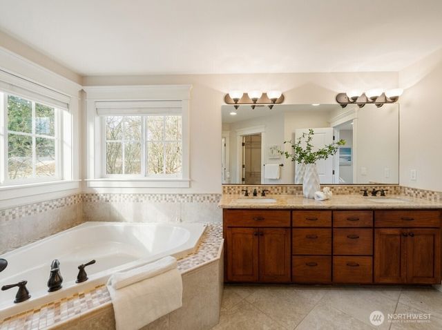 8718 NE 134th Street, Kirkland, WA 98034