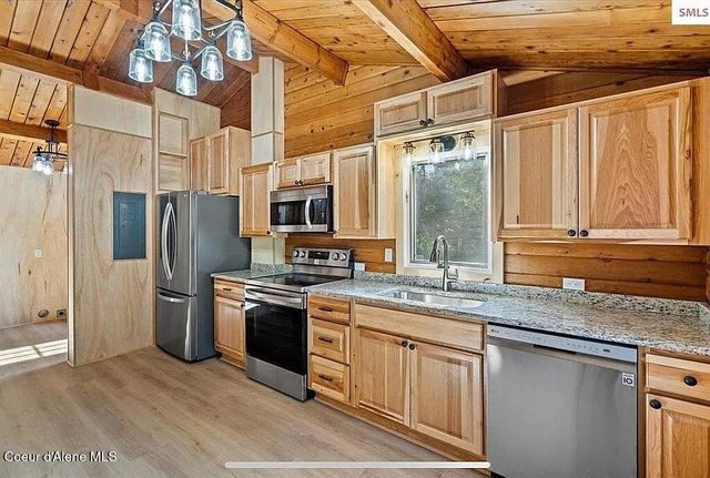 31961 N 3RD AVE, Spirit Lake, ID 83869