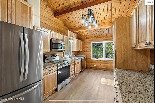 31961 N 3RD AVE, Spirit Lake, ID 83869