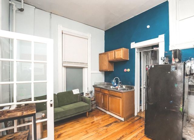 1136 N Milwaukee Avenue, Chicago, IL 60642