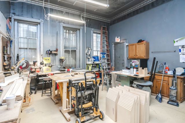 1136 N Milwaukee Avenue, Chicago, IL 60642