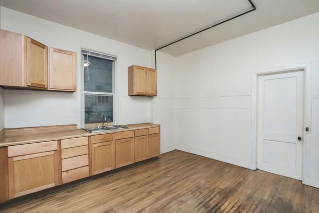 1136 N Milwaukee Avenue, Chicago, IL 60642